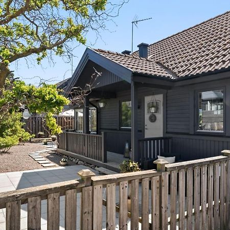 Charming 2-Floor House By The Sea In Ahus Sweden Villa Bagian luar foto