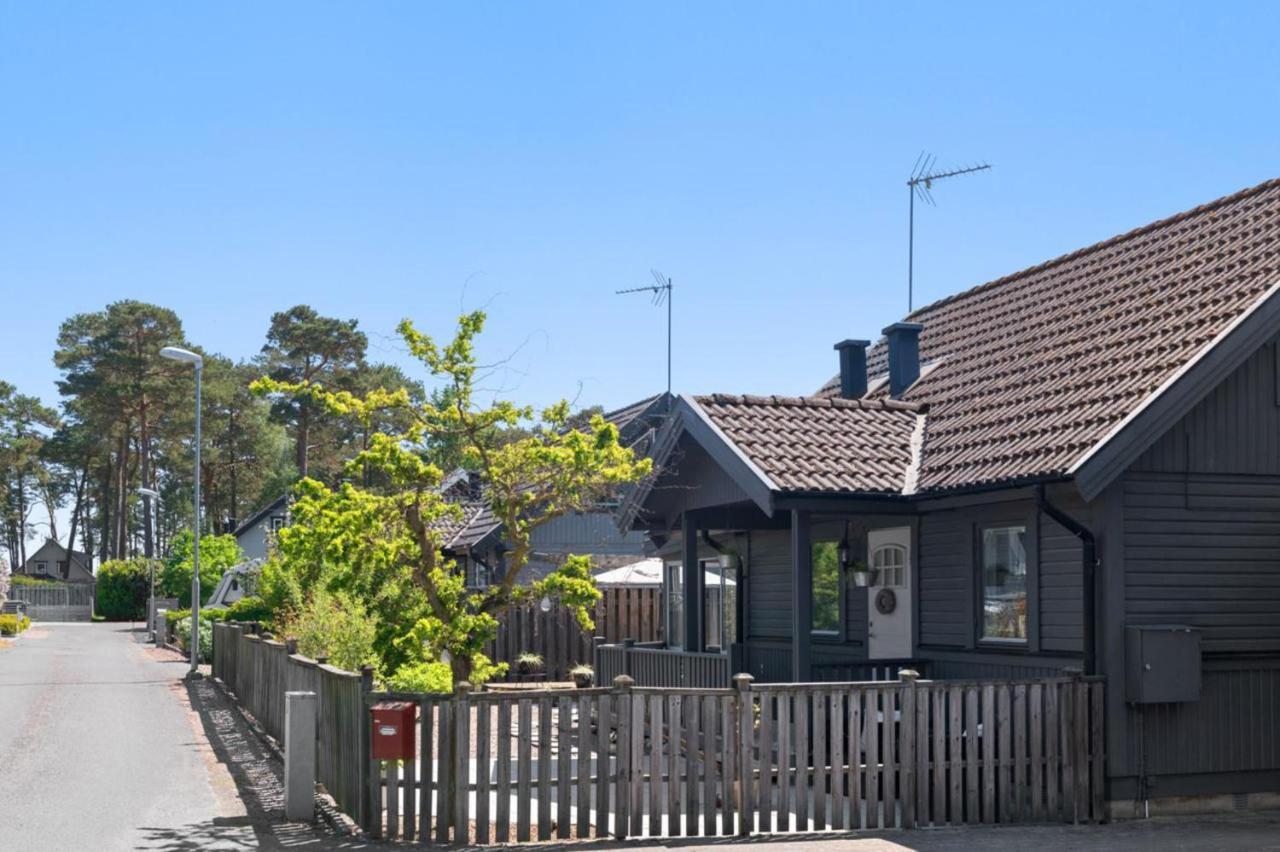 Charming 2-Floor House By The Sea In Ahus Sweden Villa Bagian luar foto