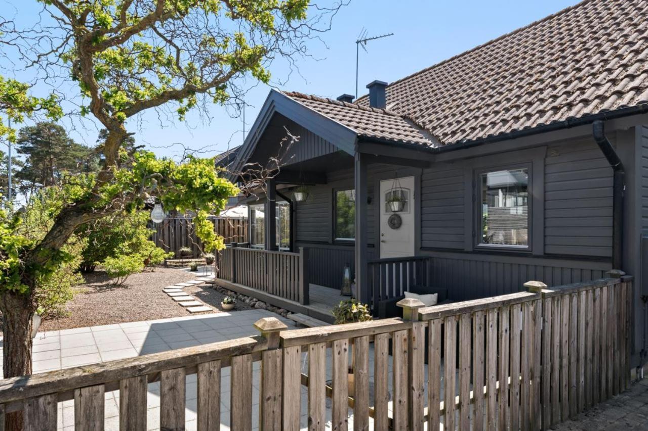 Charming 2-Floor House By The Sea In Ahus Sweden Villa Bagian luar foto